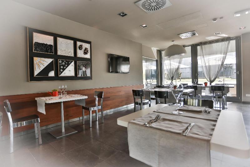 One Hotel & Restaurant