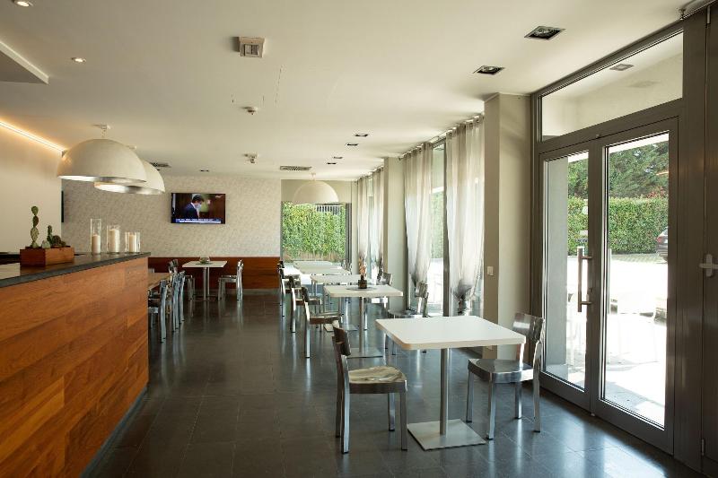 One Hotel & Restaurant