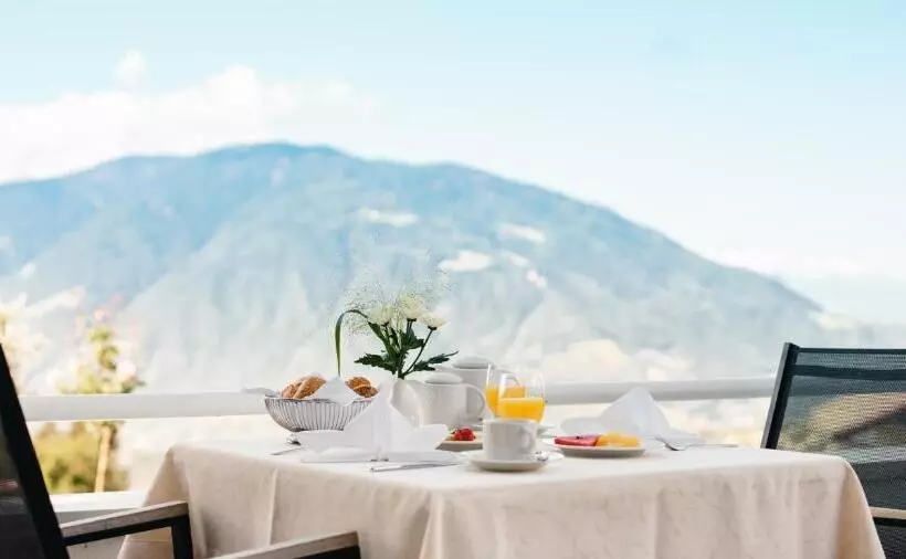 Oliven & Genusshotel Hirzer