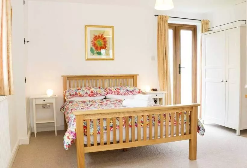 Acorn Cottage 1