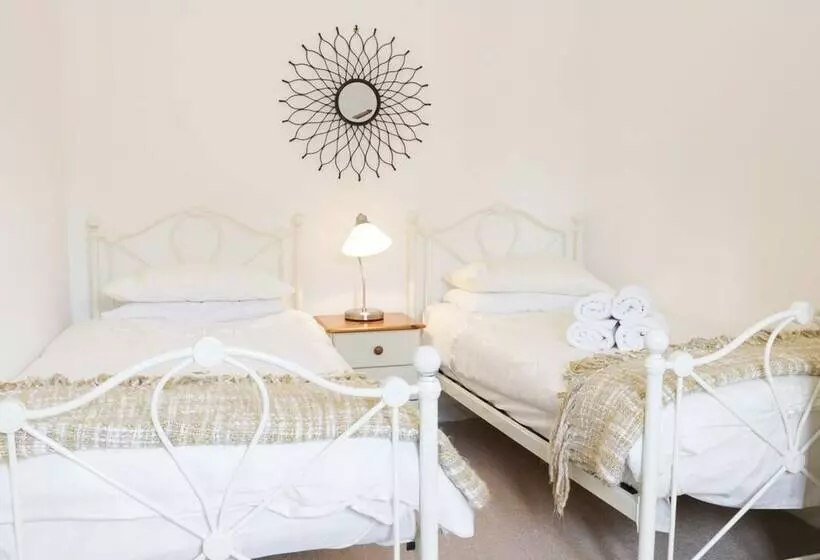 Acorn Cottage 1