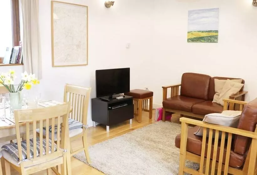 Acorn Cottage 1