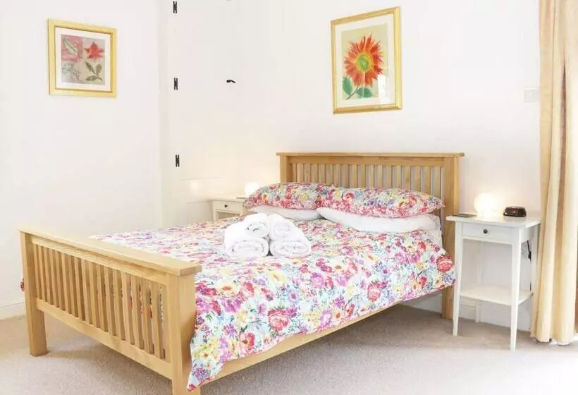 Acorn Cottage 1