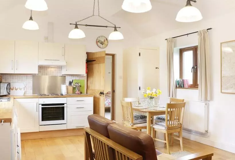 Acorn Cottage 1