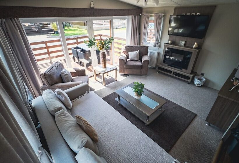 Отель Hazel Oaks