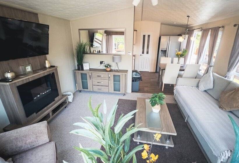 Отель Hazel Oaks