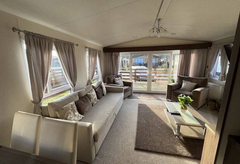 Отель Hazel Oaks