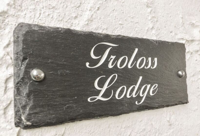 Troloss Lodge