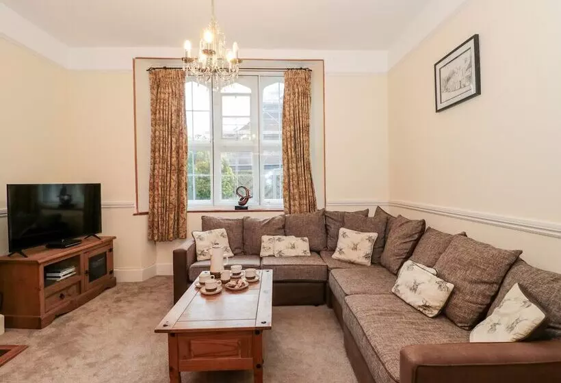 3 Old Police Station