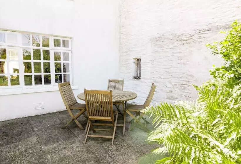 Dermot Cottage