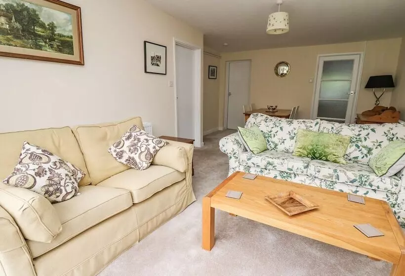 Salmon Cottage