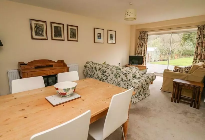 Salmon Cottage