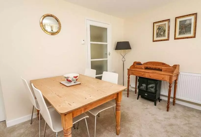Salmon Cottage