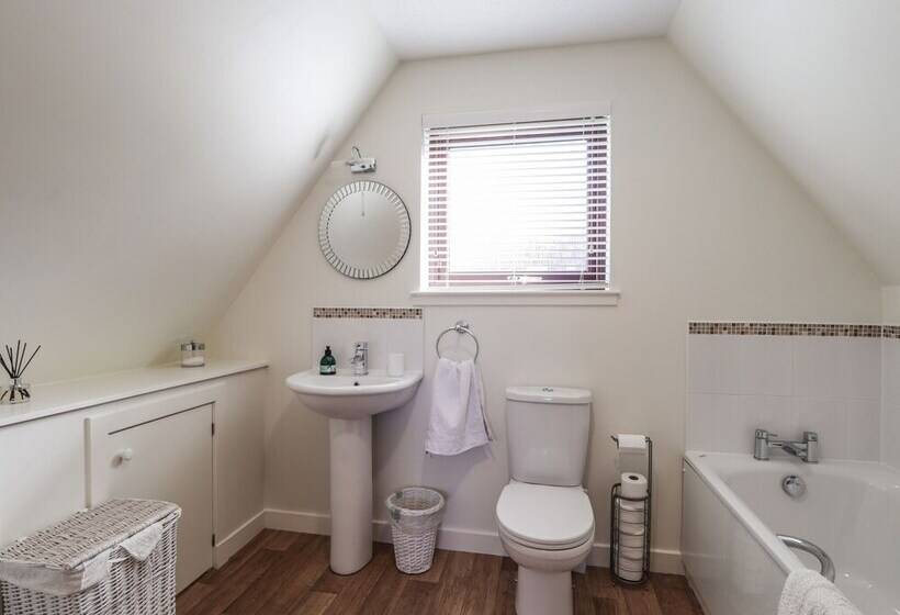 Sealladh An Locha Cottage