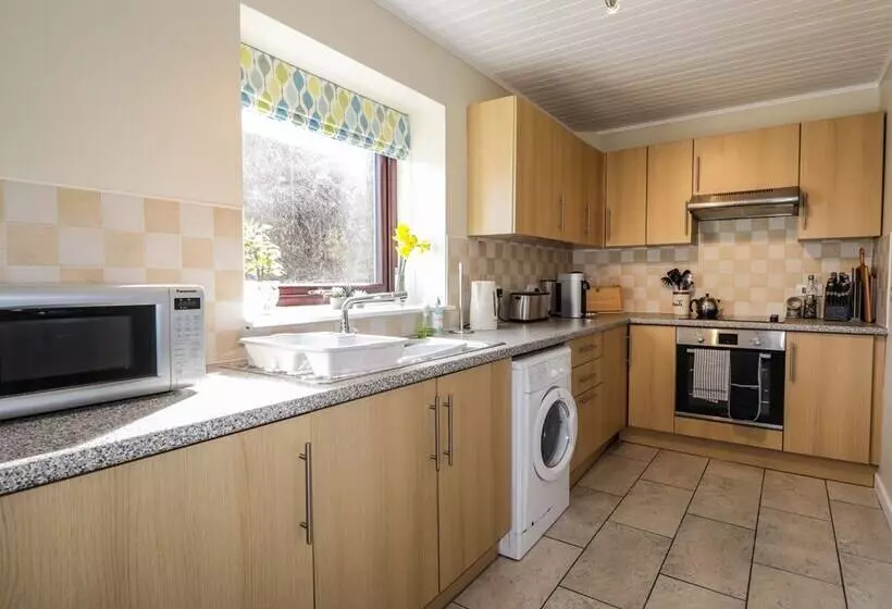 Sealladh An Locha Cottage