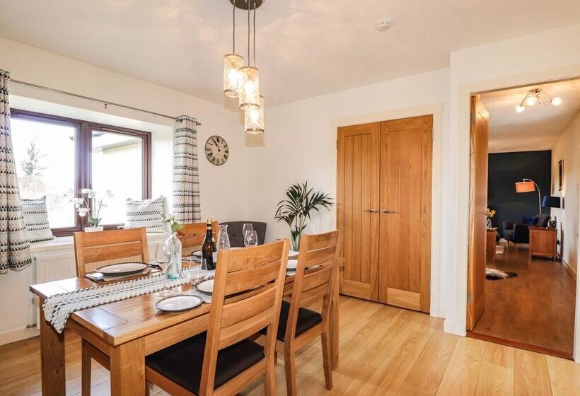 Sealladh An Locha Cottage