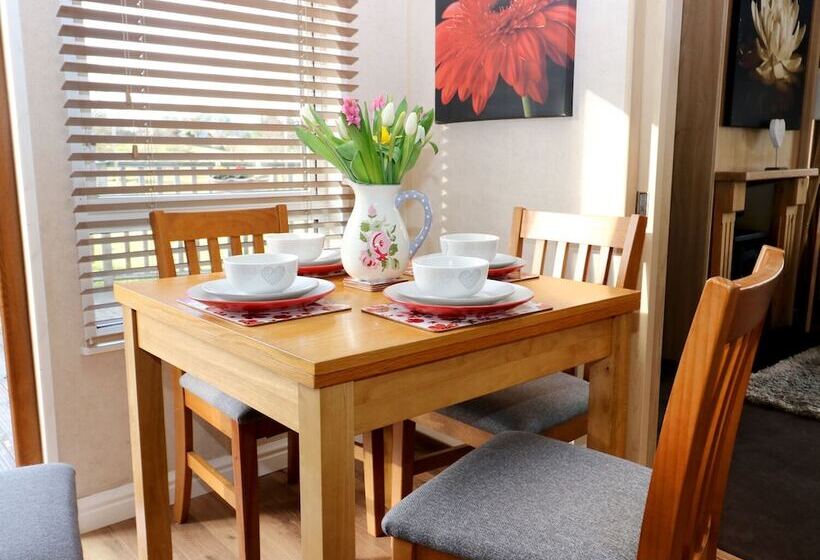 The Four Oaks Chalet