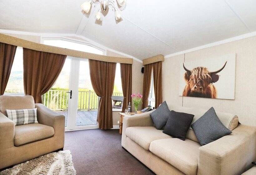 The Four Oaks Chalet