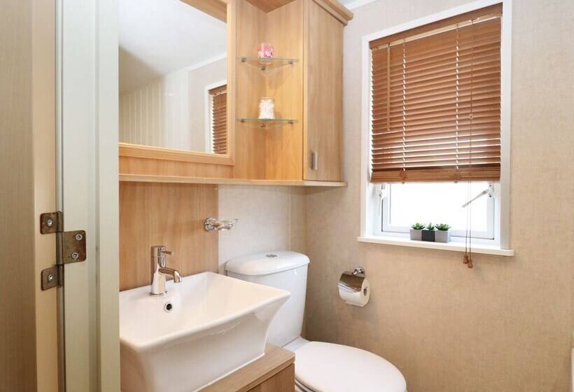 The Four Oaks Chalet