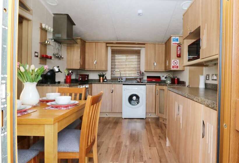 The Four Oaks Chalet