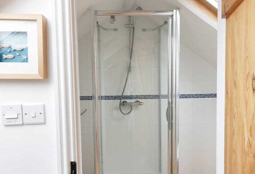 4 Coastguard Cottages