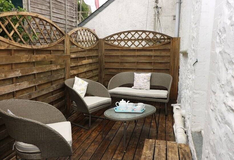 4 Coastguard Cottages