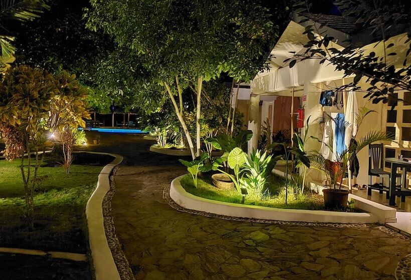 Afreeka Beach Hostel & Music Bar