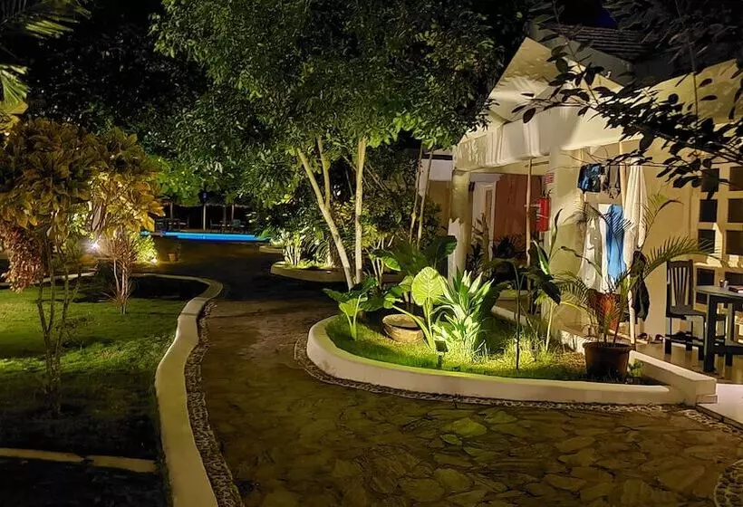 Afreeka Beach Hostel & Music Bar