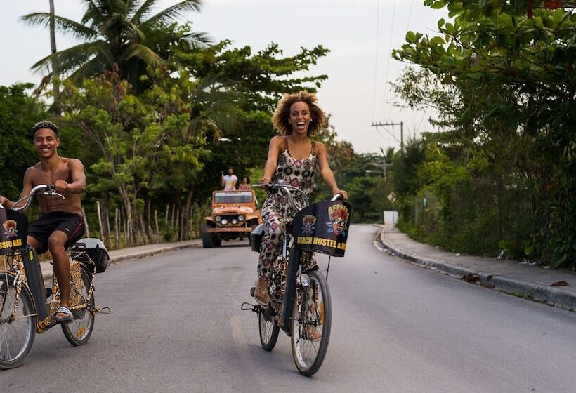 Afreeka Beach Hostel & Music Bar