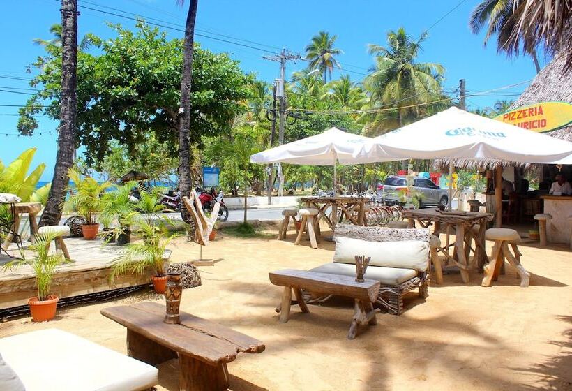 Afreeka Beach Hostel & Music Bar