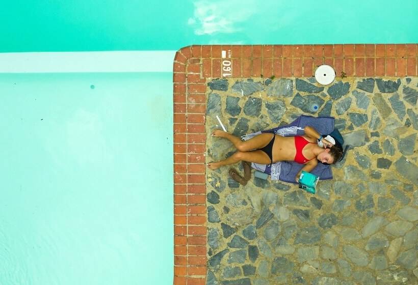 Afreeka Beach Hostel & Music Bar