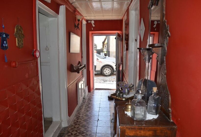 فندق صغير Cunda Adali Pansiyon