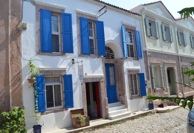 فندق صغير Cunda Adali Pansiyon