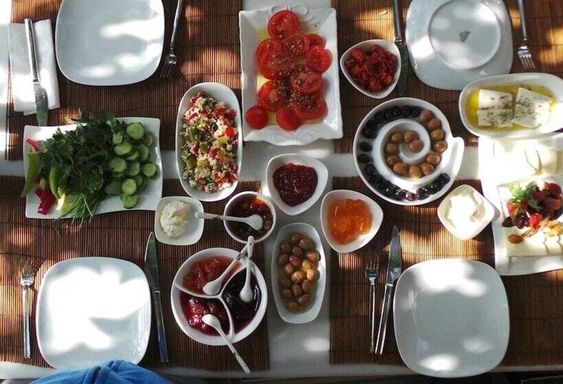 فندق صغير Cunda Adali Pansiyon