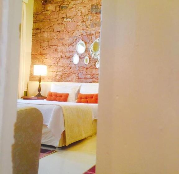 فندق صغير Cunda Adali Pansiyon