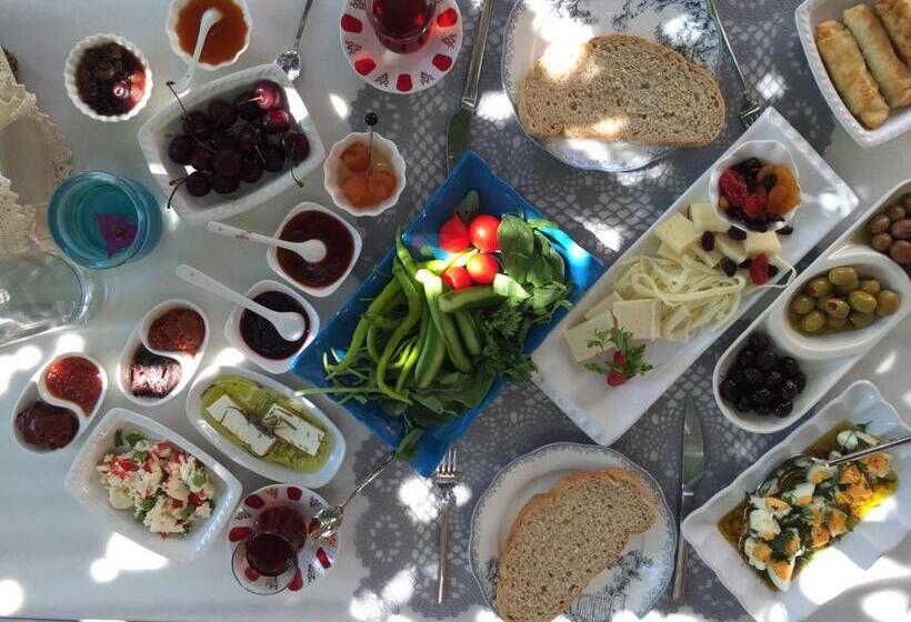 فندق صغير Cunda Adali Pansiyon