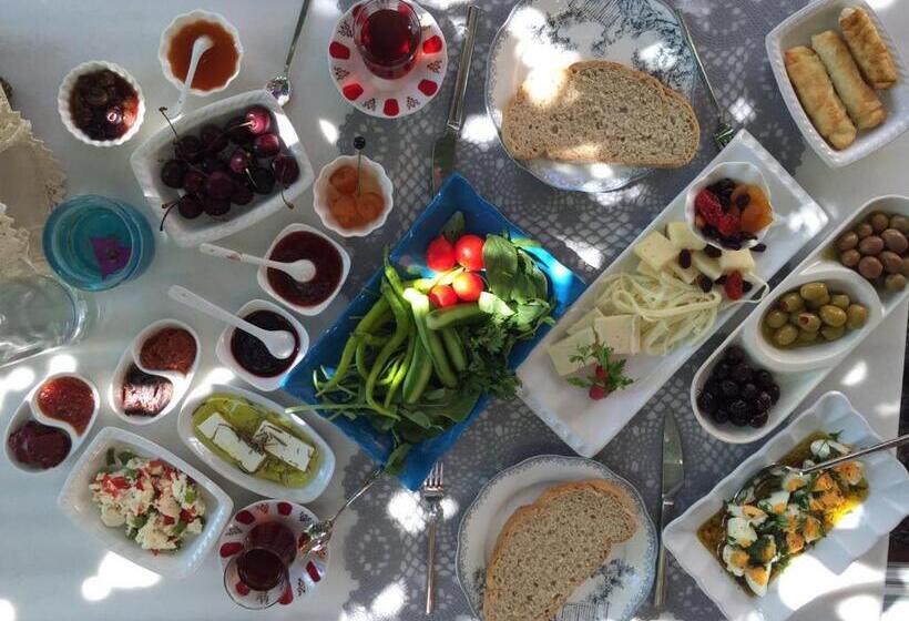 فندق صغير Cunda Adali Pansiyon