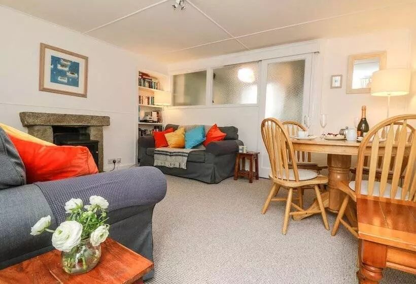 Calac Cottage