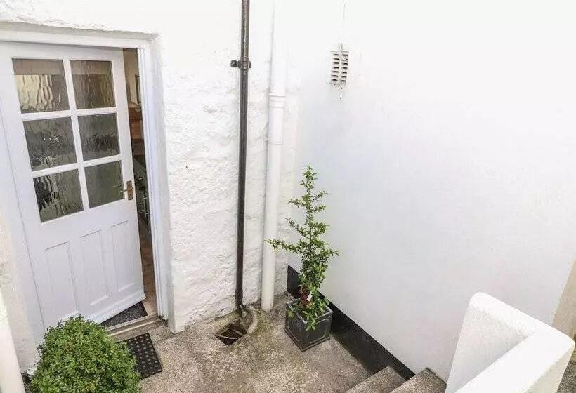 Calac Cottage