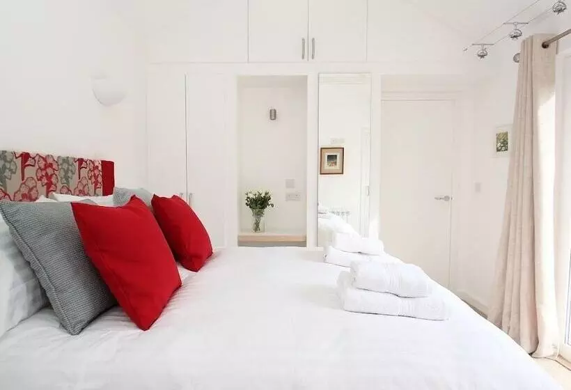 Cot Valley Cottage