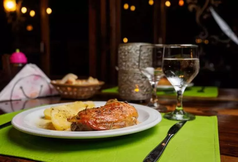 Hotelli La Mision Macona