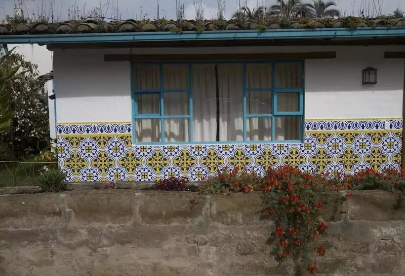 Hotelli Las Palmeras Inn