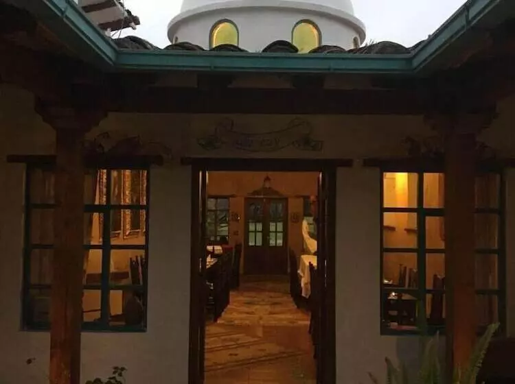 Hotelli Las Palmeras Inn