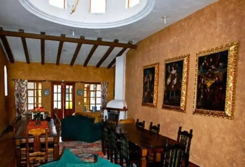 Hotelli Las Palmeras Inn