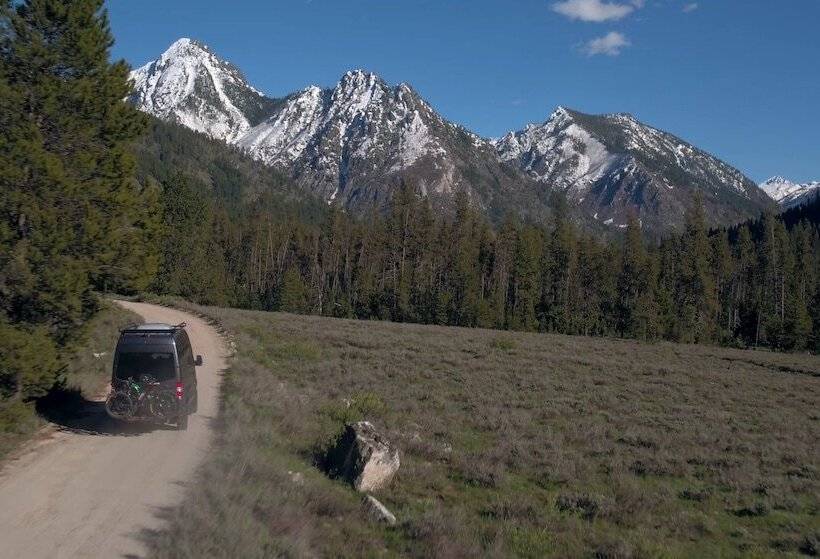 Отель Sawtooth Lodge