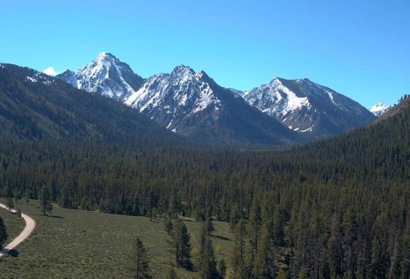 Отель Sawtooth Lodge