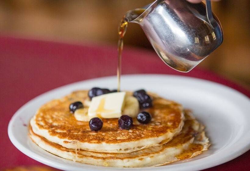 Отель Sawtooth Lodge