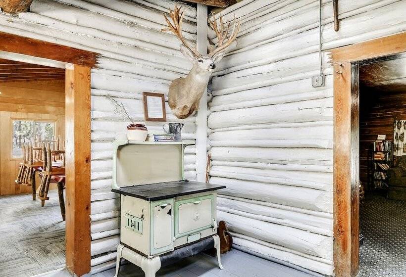 Отель Sawtooth Lodge