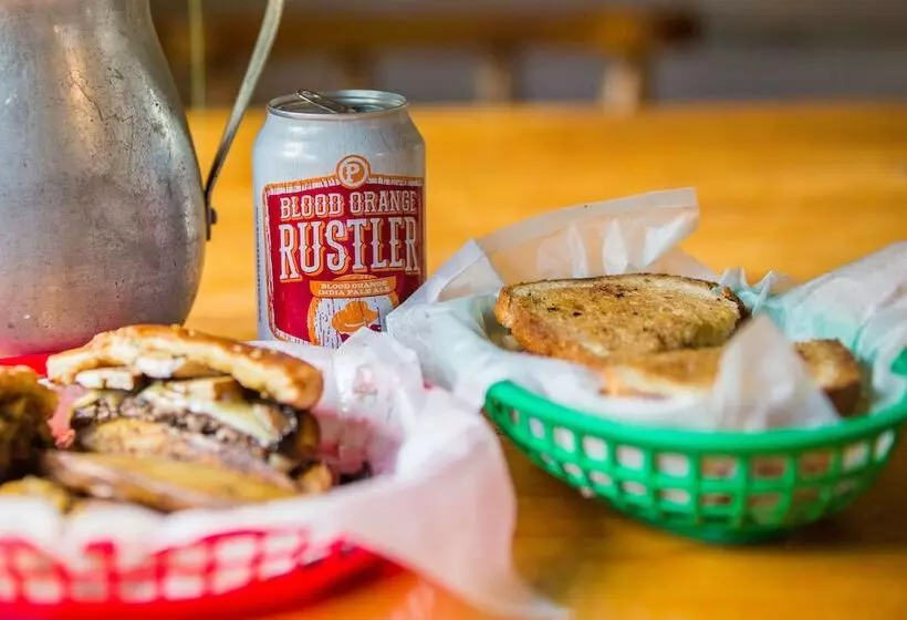 ホテル Sawtooth Lodge