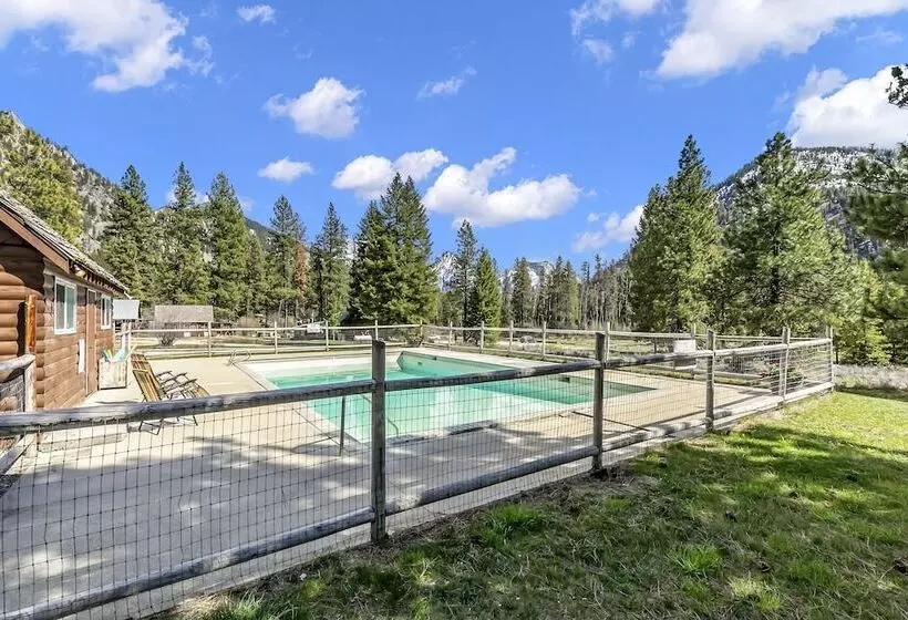 ホテル Sawtooth Lodge